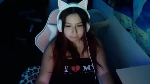 Snapshot of luvvespie chatting on 11/26/25, 09:43 luvvespie online show from 11/26/25, 09:43