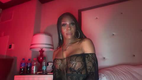 Snapshot of luvvlee chatting on 07/10/26, 10:01 luvvlee online show from 07/10/26, 10:01