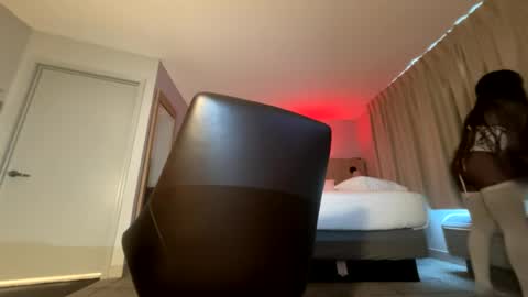 Snapshot of luvvlee chatting on 07/12/26, 08:00 luvvlee online show from 07/12/26, 08:00