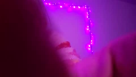 Snapshot of lux_lover69 chatting on 11/17/25, 01:44 lux_lover69 online show from 11/17/25, 01:44