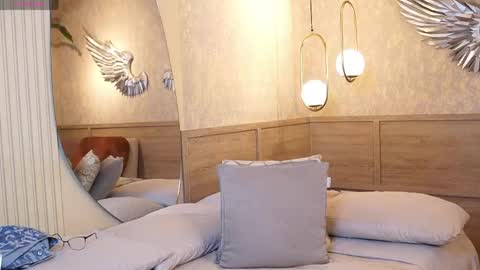 Luxa  online show from 04/17/26, 01:03