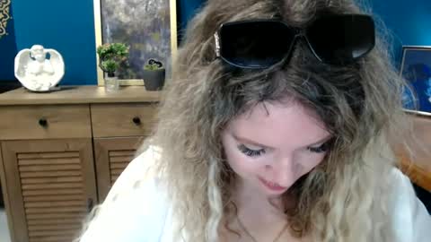 Donna online show from 05/28/26, 06:43
