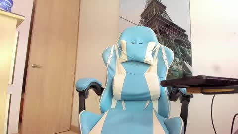 Snapshot of luxela777 chatting on 02/18/26, 04:03 SOFFSOTO777 online show from 02/18/26, 04:03