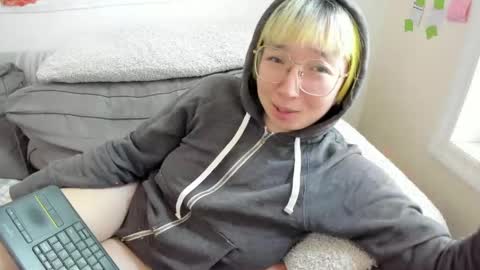 Snapshot of luxgray chatting on 05/19/26, 02:34 LuxGray online show from 05/19/26, 02:34