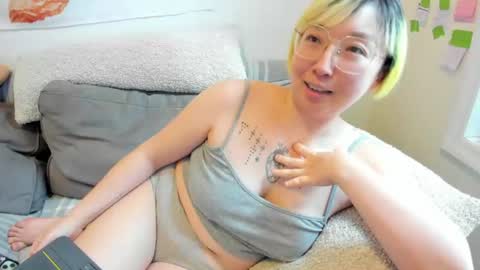 Snapshot of luxgray chatting on 07/11/26, 01:36 LuxGray online show from 07/11/26, 01:36