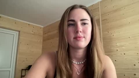 Snapshot of luxie_queen chatting on 06/25/26, 02:21 Katie online show from 06/25/26, 02:21