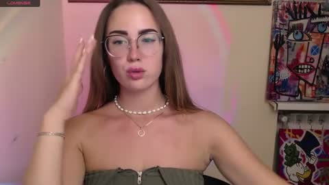Snapshot of luxie_queen chatting on 06/26/26, 12:31 Katie online show from 06/26/26, 12:31