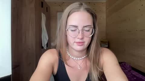 Snapshot of luxie_queen chatting on 07/03/26, 08:10 Katie online show from 07/03/26, 08:10