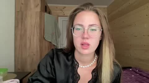 Snapshot of luxie_queen chatting on 07/30/26, 06:34 Katie online show from 07/30/26, 06:34