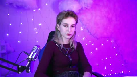 Snapshot of luxrayi chatting on 01/05/25, 03:55 Ray online show from 01/05/25, 03:55