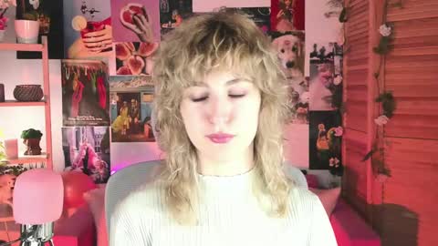 Snapshot of luxrayi chatting on 01/08/25, 11:43 Ray online show from 01/08/25, 11:43