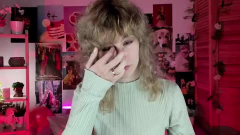 Snapshot of luxrayi chatting on 01/08/25, 05:48 Ray online show from 01/08/25, 05:48