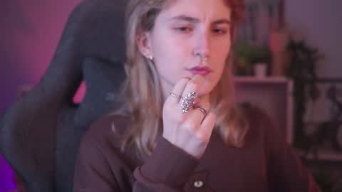 Snapshot of luxrayi chatting on 01/13/25, 02:39 Ray online show from 01/13/25, 02:39