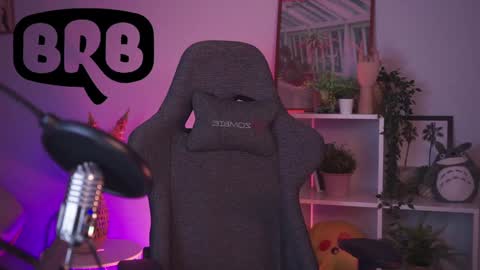 Snapshot of luxrayi chatting on 01/13/25, 05:44 Ray online show from 01/13/25, 05:44