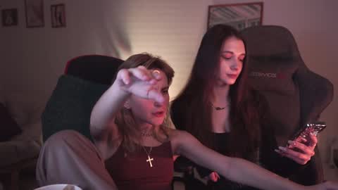 Snapshot of luxrayi chatting on 01/16/25, 12:09 Ray online show from 01/16/25, 12:09