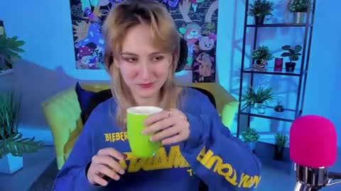 Snapshot of luxrayi chatting on 02/20/25, 06:24 Ray online show from 02/20/25, 06:24