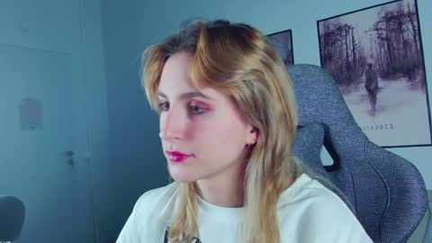 Snapshot of luxrayi chatting on 02/22/25, 06:08 Ray online show from 02/22/25, 06:08