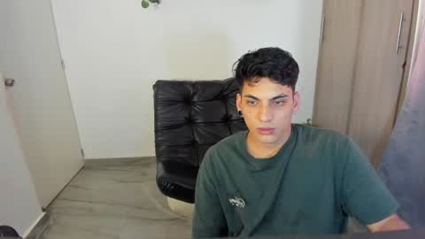 Snapshot of luxrx chatting on 05/15/26, 06:59 luxrx online show from 05/15/26, 06:59