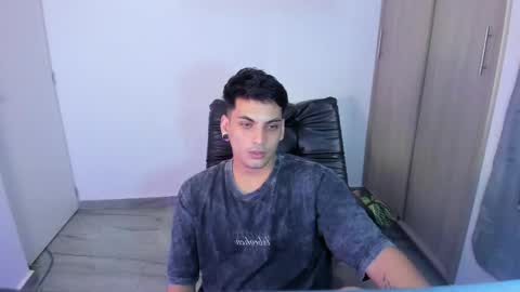 Snapshot of luxrx chatting on 05/25/26, 08:48 luxrx online show from 05/25/26, 08:48