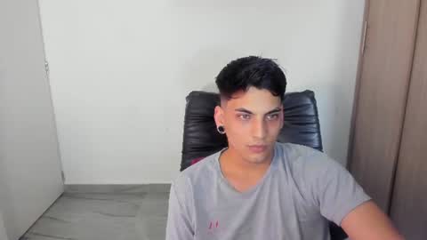 Snapshot of luxrx chatting on 06/19/26, 05:17 luxrx online show from 06/19/26, 05:17