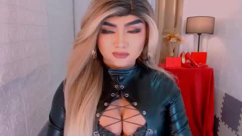 Snapshot of luxsasha chatting on 09/24/25, 03:26 Sasha Blaire online show from 09/24/25, 03:26