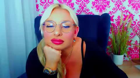 Luxuriaa online show from 01/09/25, 11:24