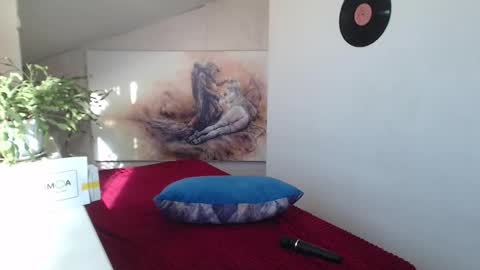 Laura online show from 09/27/25, 05:23