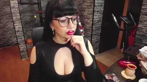 Snapshot of luxurymistress chatting on 12/06/24, 03:22 Spoiled dominant mindfucker mistress MakeupartistNail ArtistFitness and Yoga lover online show from 12/06/24, 03:22
