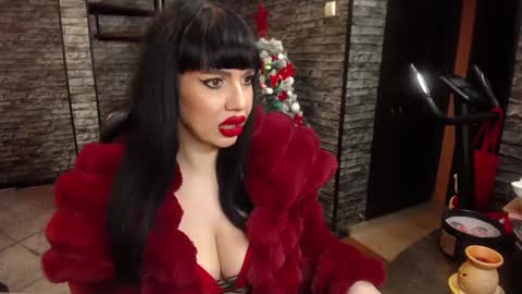 Snapshot of luxurymistress chatting on 12/08/24, 03:13 Spoiled dominant mindfucker mistress MakeupartistNail ArtistFitness and Yoga lover online show from 12/08/24, 03:13