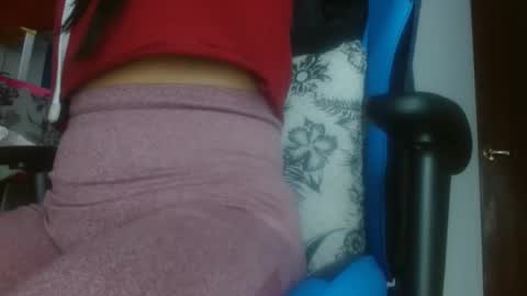 Snapshot of luzzy_cam chatting on 04/26/26, 09:12 luzzy I hope your visit and that we manage to get very hot online show from 04/26/26, 09:12