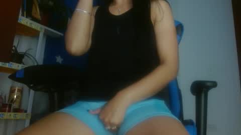 Snapshot of luzzy_cam chatting on 05/06/26, 10:37 luzzy I hope your visit and that we manage to get very hot online show from 05/06/26, 10:37