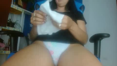 Snapshot of luzzy_cam chatting on 05/07/26, 10:26 luzzy I hope your visit and that we manage to get very hot online show from 05/07/26, 10:26