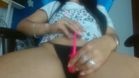 Snapshot of luzzy_cam chatting on 05/14/26, 09:43 luzzy I hope your visit and that we manage to get very hot online show from 05/14/26, 09:43