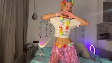 lxsundolyxl_ online show from 10/04/25, 03:26