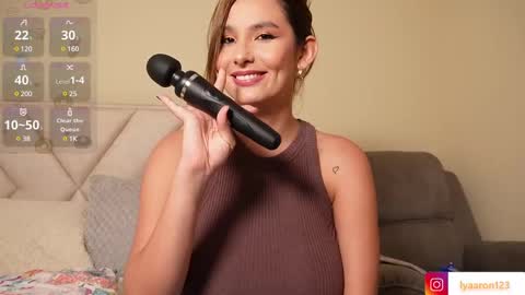 Snapshot of lya_aron_couple chatting on 02/18/25, 11:41 lya_aron_couple online show from 02/18/25, 11:41