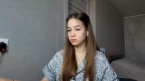 Mia online show from 12/18/25, 01:33