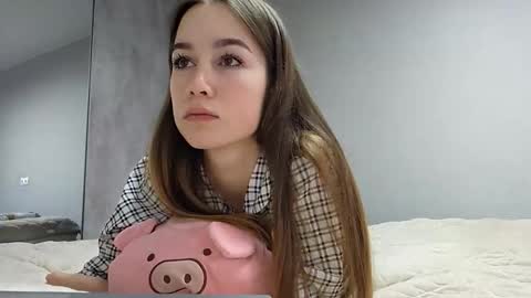 Mia online show from 12/21/25, 07:04