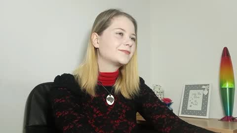 Snapshot of lydiasunny chatting on 09/11/25, 02:39 Lydia online show from 09/11/25, 02:39