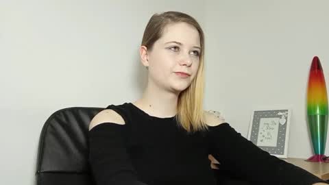 Snapshot of lydiasunny chatting on 09/12/25, 06:19 Lydia online show from 09/12/25, 06:19