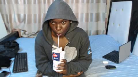 lyiajee online show from 09/12/25, 09:42