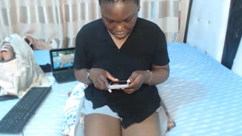 lyiajee online show from 09/16/25, 07:53