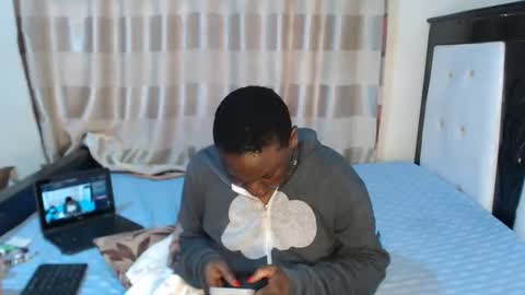 lyiajee online show from 10/13/25, 07:41