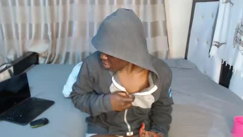 lyiajee online show from 10/29/25, 07:21