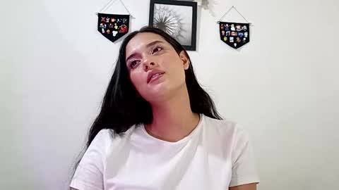 Snapshot of lyla205 chatting on 01/14/25, 02:19 lyla online show from 01/14/25, 02:19