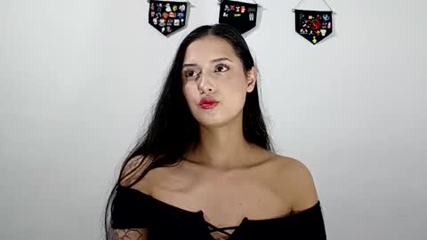 Snapshot of lyla205 chatting on 10/06/25, 03:48 lyla online show from 10/06/25, 03:48