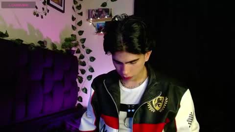 Lyle Bennett Freelance Model online show from 02/07/25, 11:01