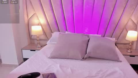 LYNARA online show from 12/17/25, 07:20