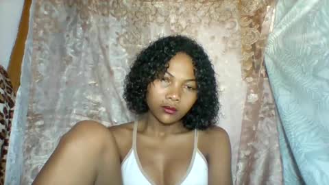 lyndah19 online show from 11/27/25, 11:23