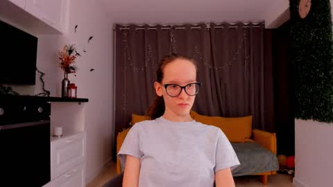 Sara online show from 01/30/25, 01:44