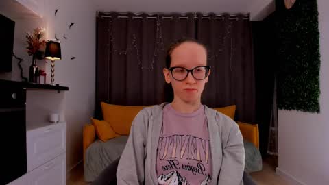 Sara online show from 02/12/25, 07:24